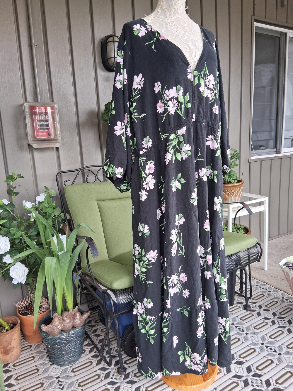 Beautiful Torrid Black Prairy Floral Dress With Side Pockets!  Sz 5
